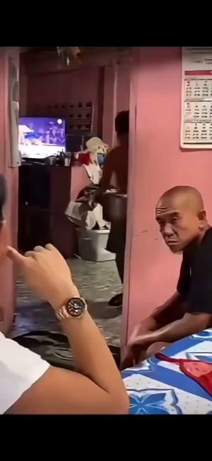 男子大丈夫能屈能伸啊#搞笑视频 #看一遍笑一遍