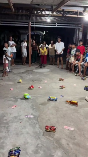 白狗：不是，哥们，闹呢，我路过的#搞笑视频 #狗子懵逼了