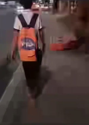 以为是路边乱放的垃圾，没想到是个坑 #神操作 #抽象