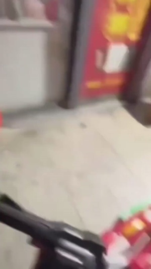 小孩子：英雄能屈能伸嘛#搞笑视频